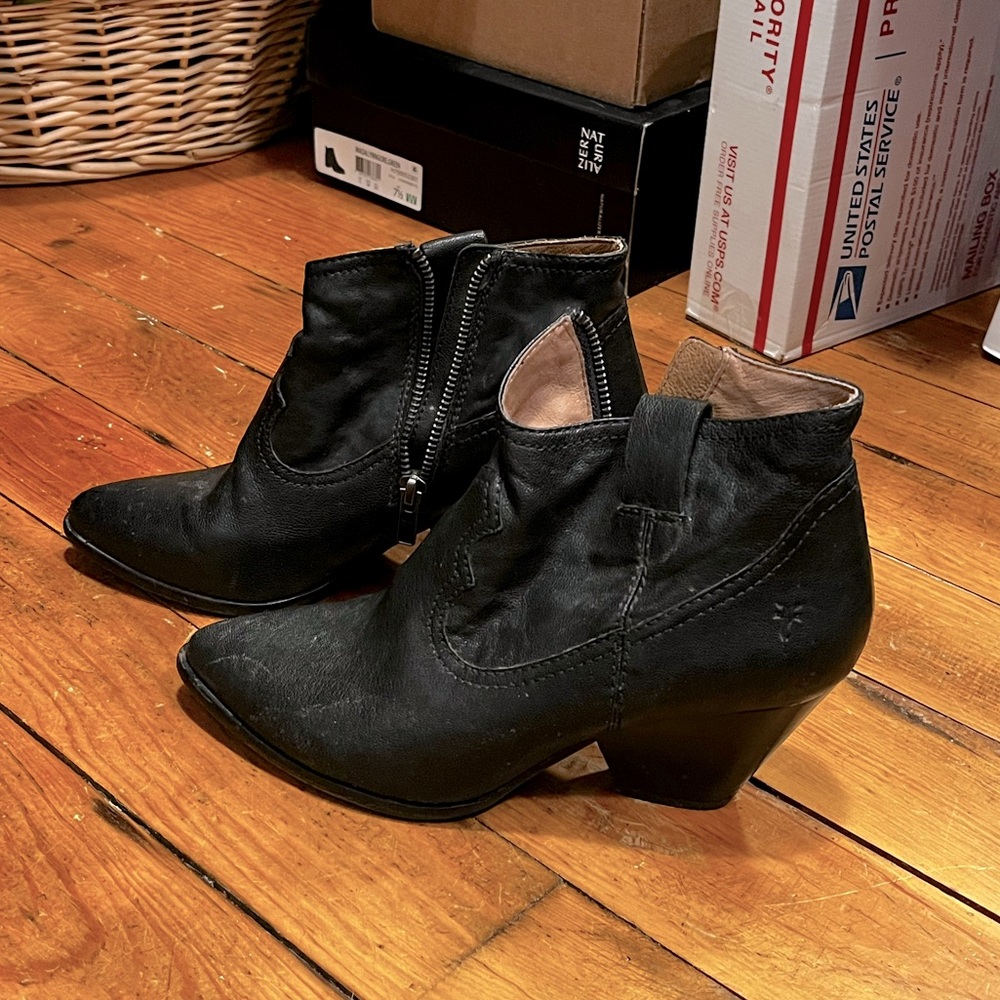 Frye Reina Western Style Bootie. Black. Sz 6.5